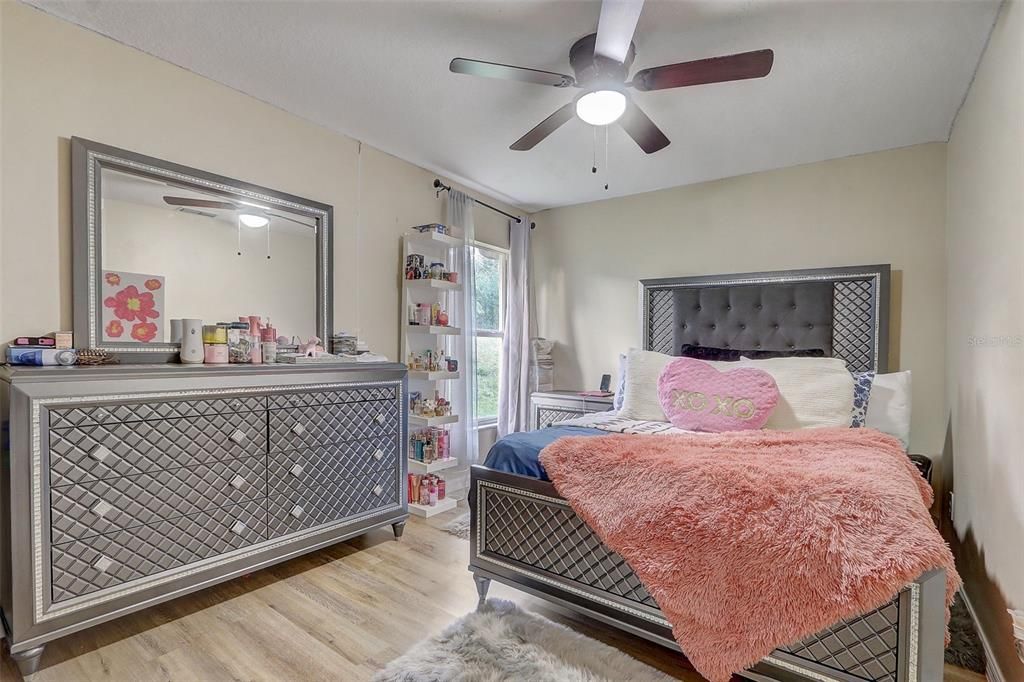 En Venta: $369,995 (4 camas, 2 baños, 1912 Pies cuadrados)