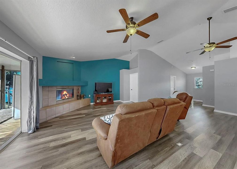 For Sale: $779,000 (5 beds, 4 baths, 1748 Square Feet)