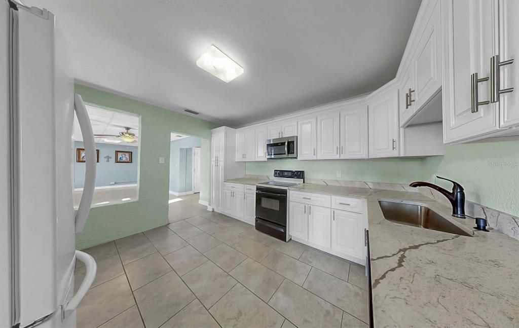 For Sale: $779,000 (5 beds, 4 baths, 1748 Square Feet)