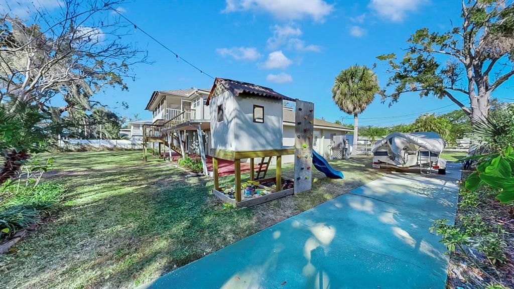 For Sale: $779,000 (5 beds, 4 baths, 1748 Square Feet)