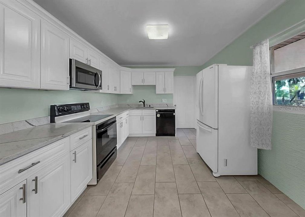 For Sale: $779,000 (5 beds, 4 baths, 1748 Square Feet)