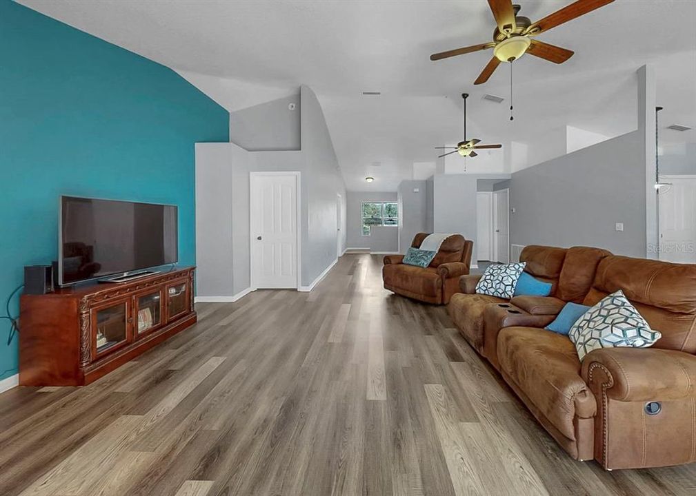 For Sale: $779,000 (5 beds, 4 baths, 1748 Square Feet)