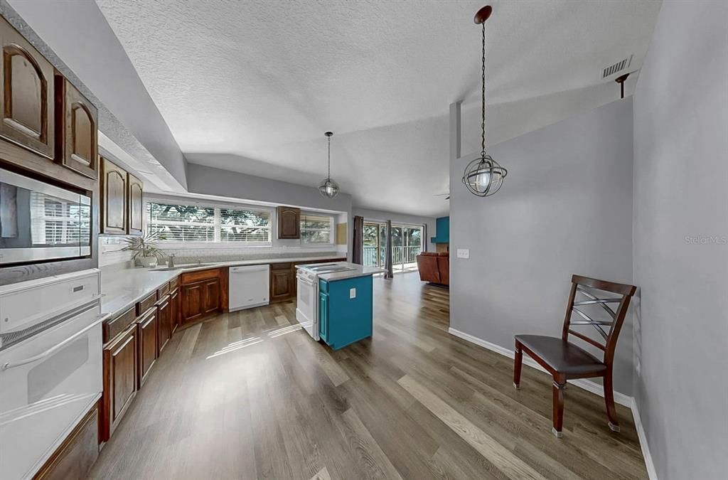 For Sale: $779,000 (5 beds, 4 baths, 1748 Square Feet)