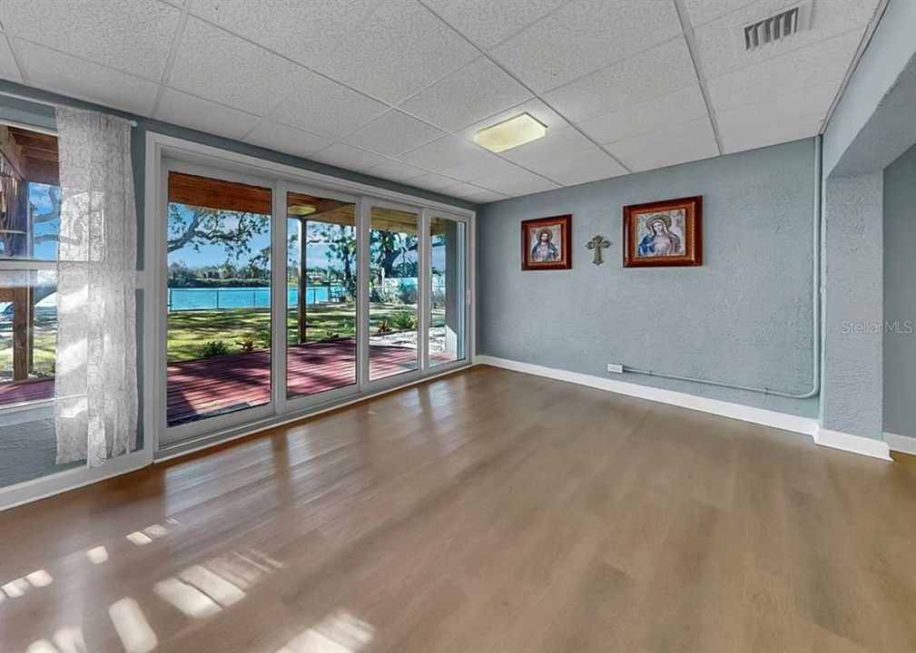 For Sale: $779,000 (5 beds, 4 baths, 1748 Square Feet)