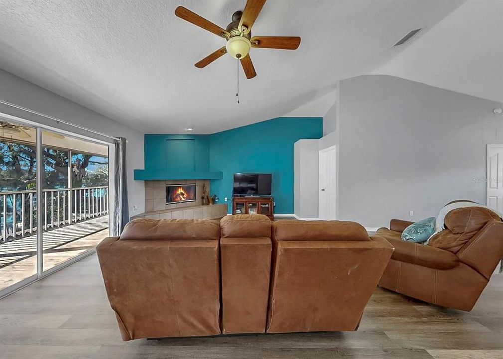 For Sale: $779,000 (5 beds, 4 baths, 1748 Square Feet)