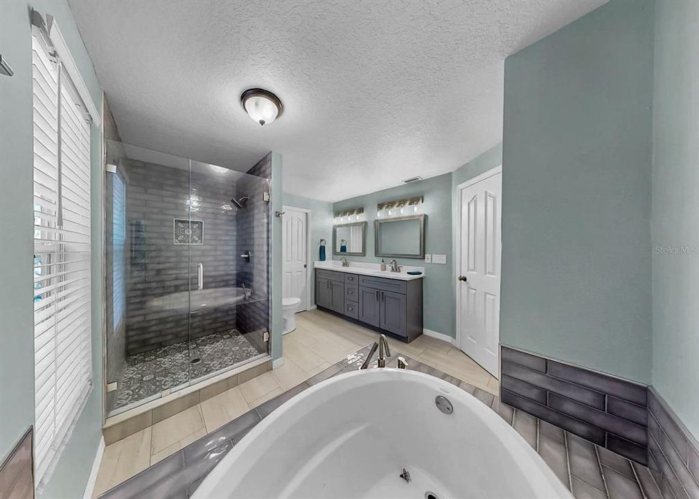 For Sale: $779,000 (5 beds, 4 baths, 1748 Square Feet)