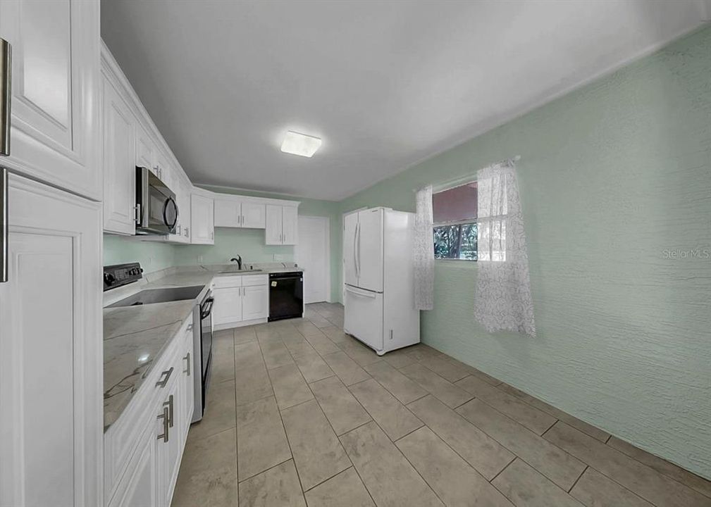 For Sale: $779,000 (5 beds, 4 baths, 1748 Square Feet)