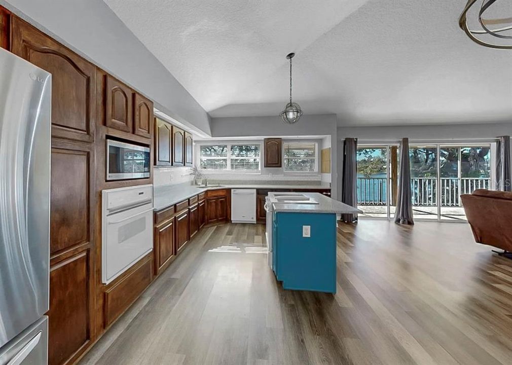 For Sale: $779,000 (5 beds, 4 baths, 1748 Square Feet)