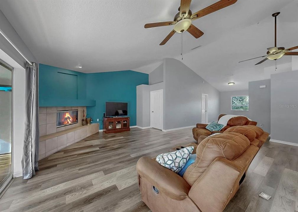 For Sale: $779,000 (5 beds, 4 baths, 1748 Square Feet)