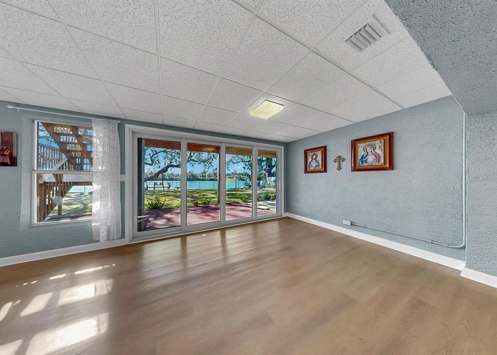 For Sale: $779,000 (5 beds, 4 baths, 1748 Square Feet)