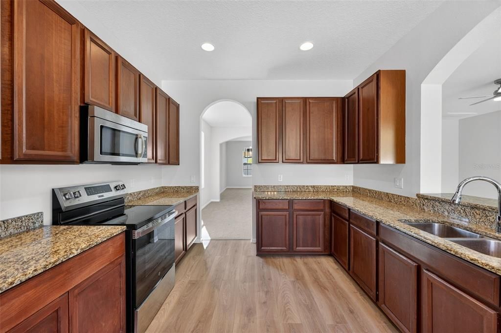 待售: $539,900 (5 贝兹, 3 浴室, 3604 平方英尺)