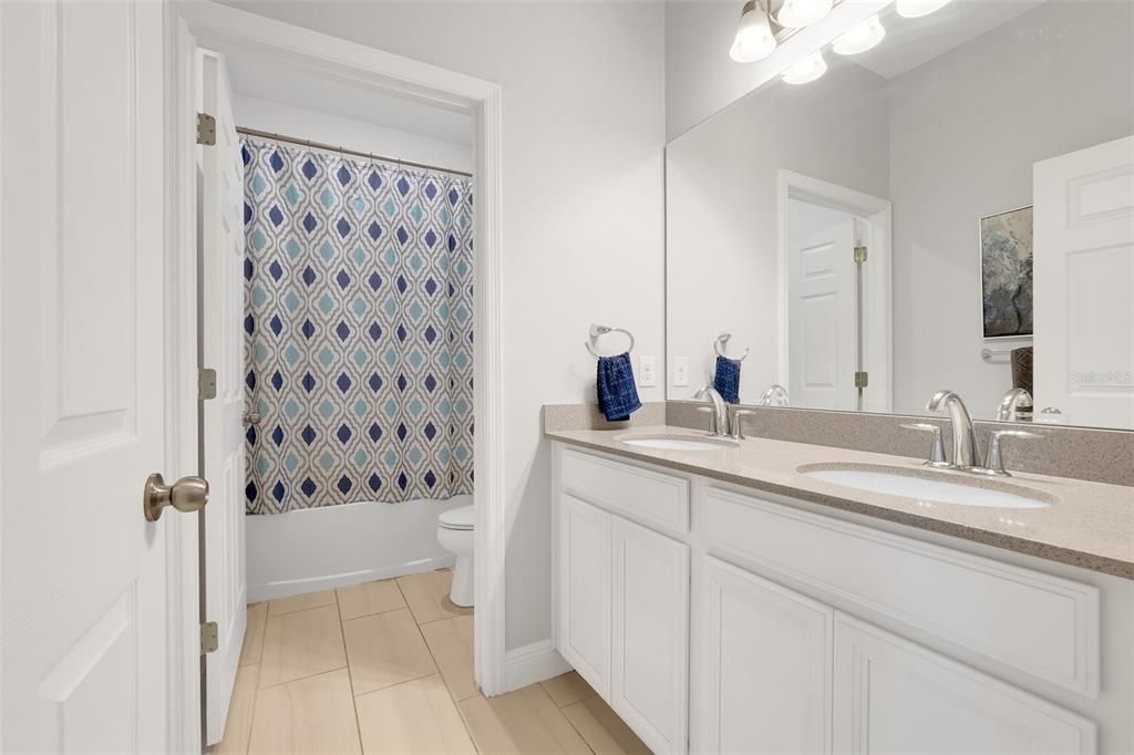 На продажу: $439,999 (3 спален, 2 ванн, 1710 Квадратных фут)