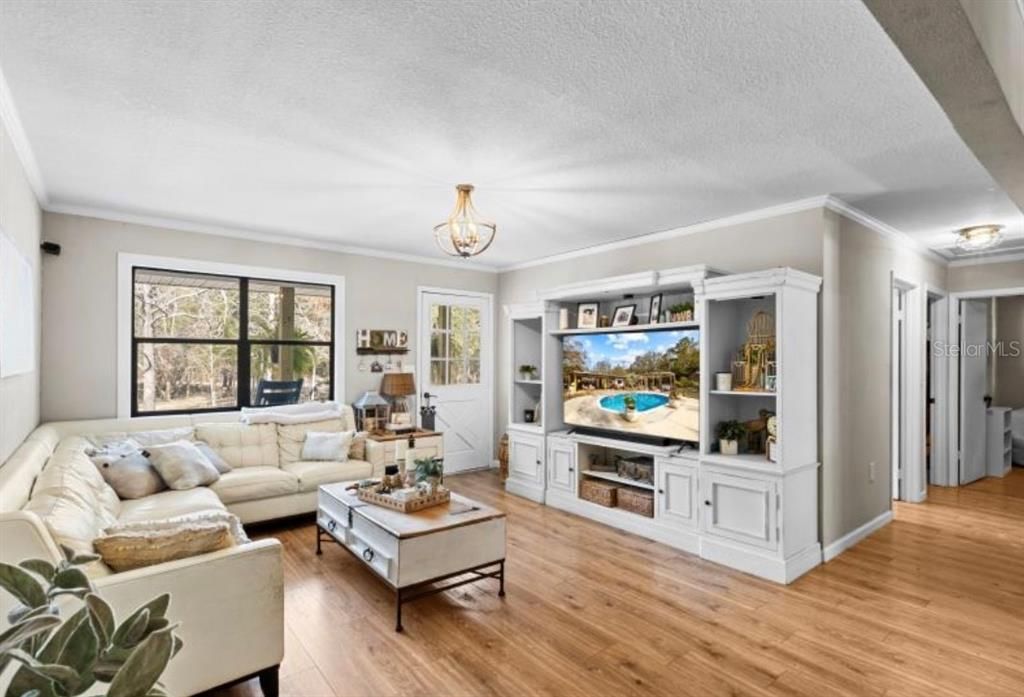 待售: $450,000 (4 贝兹, 2 浴室, 1632 平方英尺)