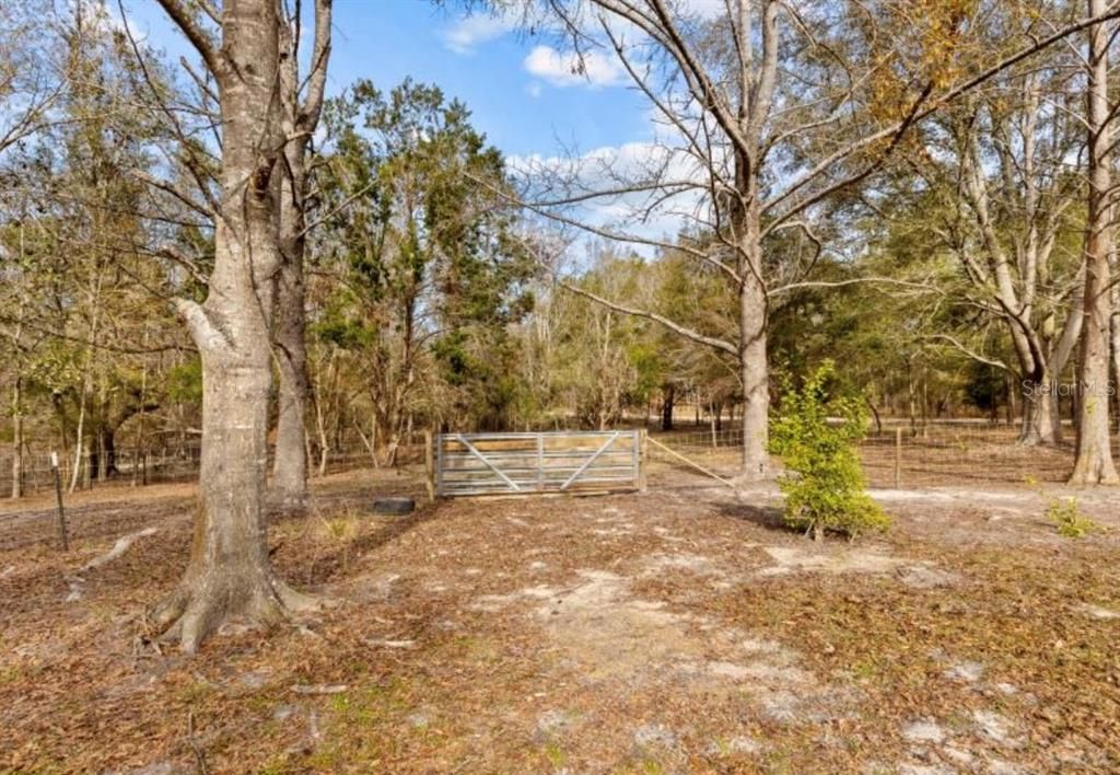 待售: $450,000 (4 贝兹, 2 浴室, 1632 平方英尺)