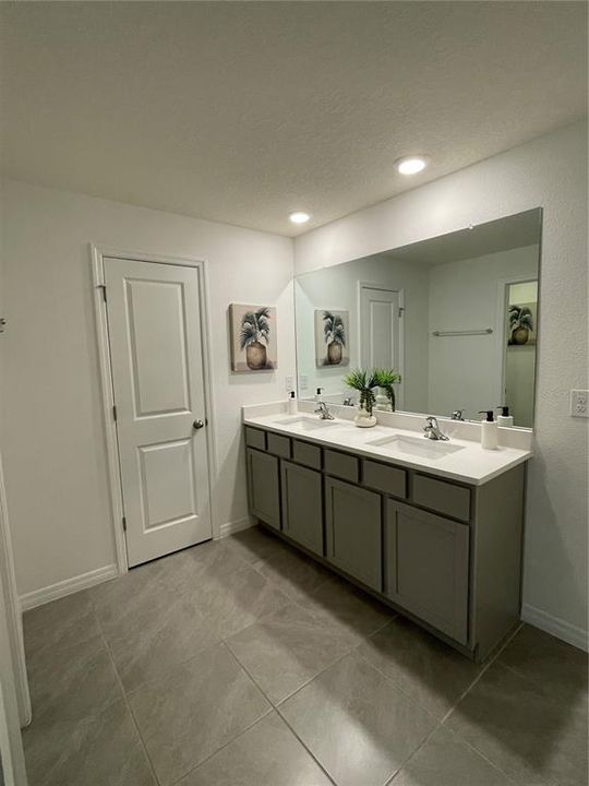 For Rent: $2,850 (4 beds, 2 baths, 2305 Square Feet)