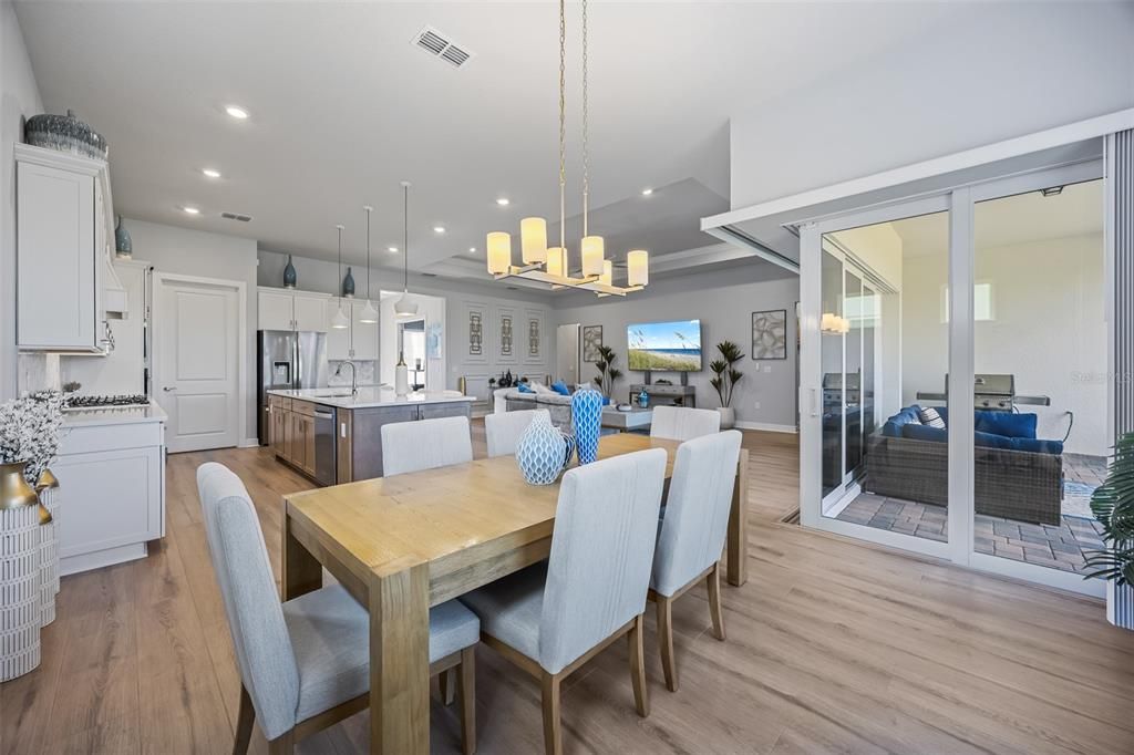 En Venta: $759,000 (3 camas, 3 baños, 2483 Pies cuadrados)