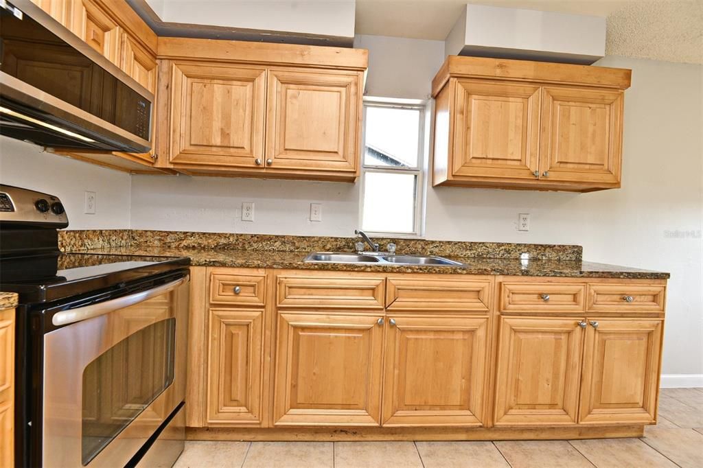 出租: $1,295 (2 贝兹, 1 浴室, 909 平方英尺)