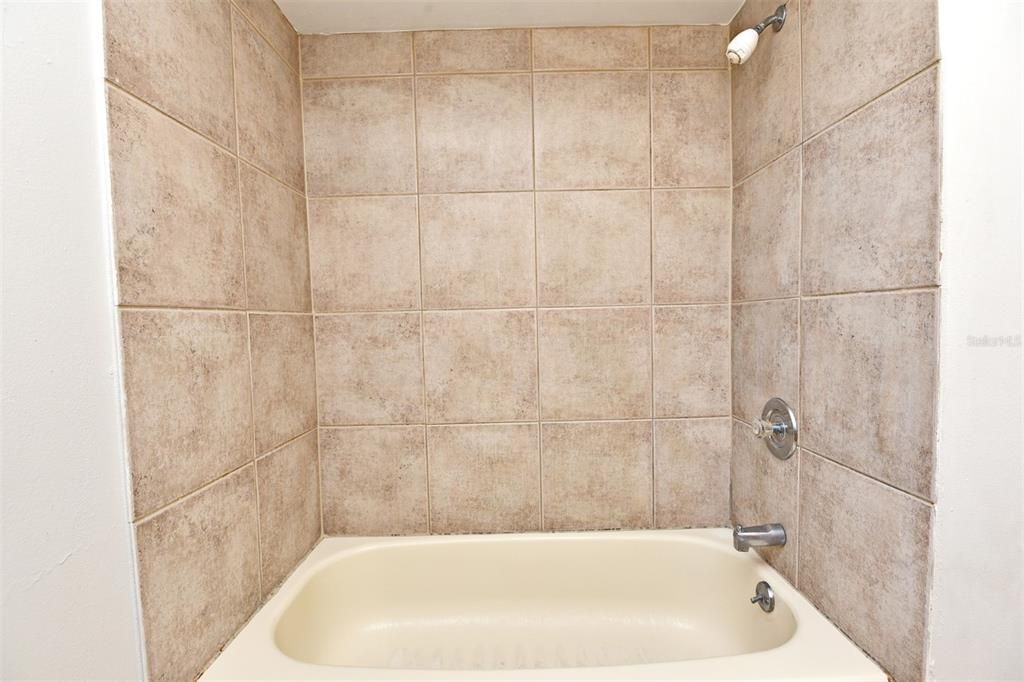 出租: $1,295 (2 贝兹, 1 浴室, 909 平方英尺)