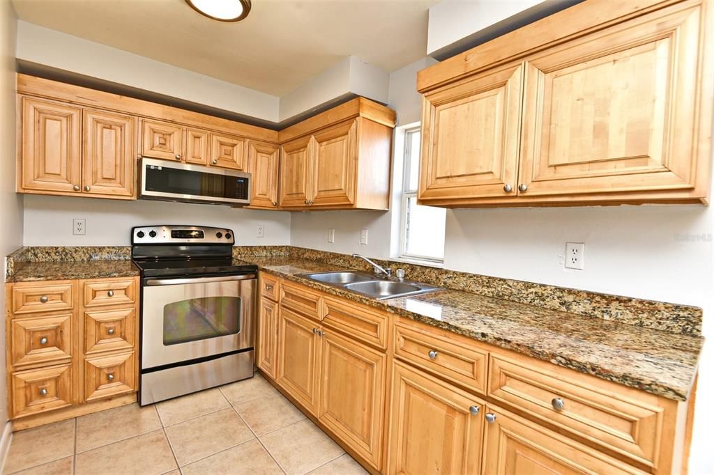 出租: $1,295 (2 贝兹, 1 浴室, 909 平方英尺)