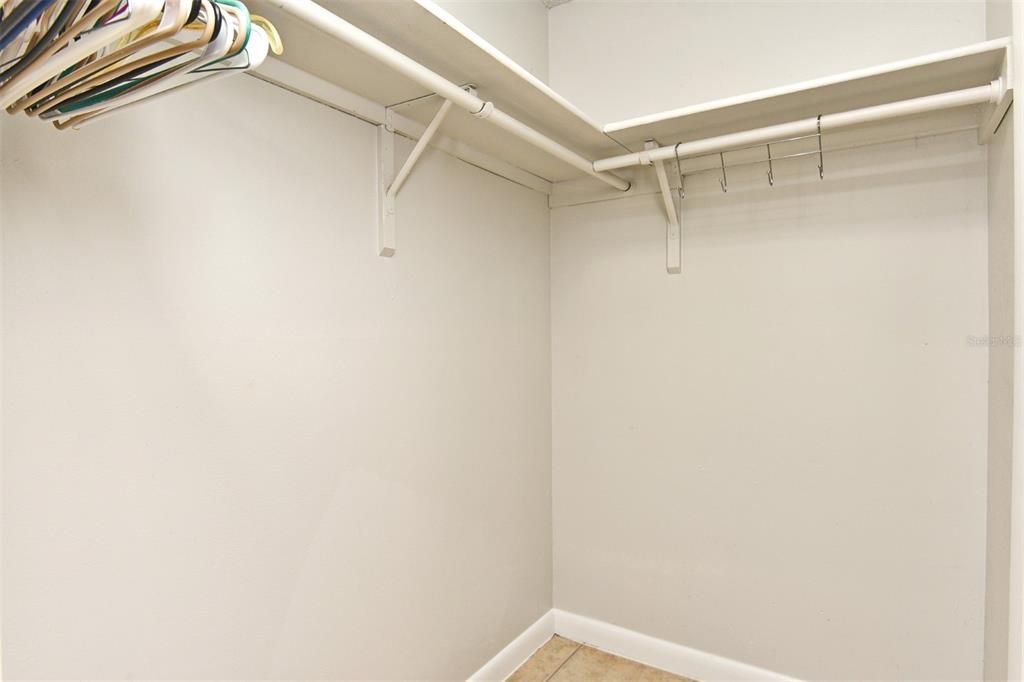 出租: $1,295 (2 贝兹, 1 浴室, 909 平方英尺)