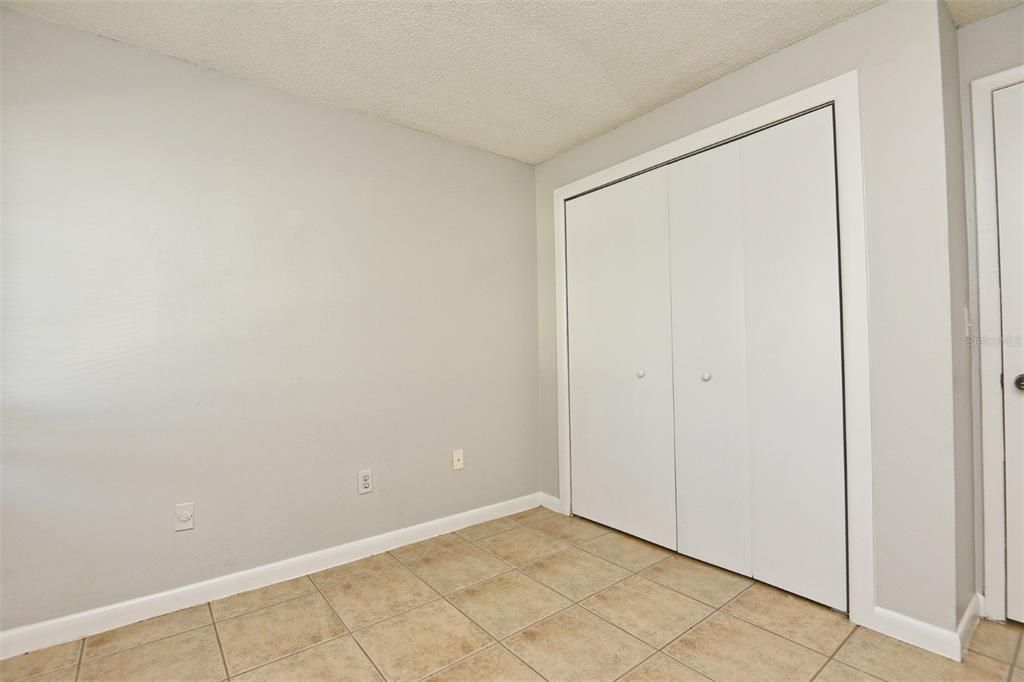 出租: $1,295 (2 贝兹, 1 浴室, 909 平方英尺)