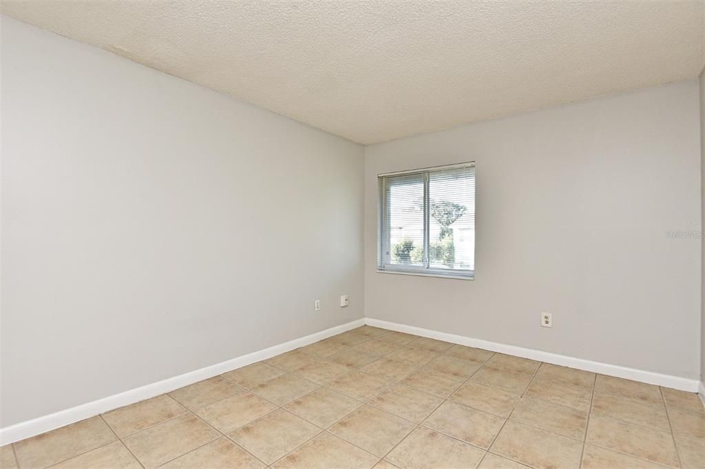 出租: $1,295 (2 贝兹, 1 浴室, 909 平方英尺)