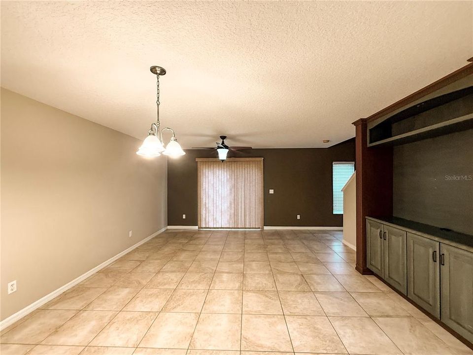 For Rent: $1,900 (3 beds, 2 baths, 1480 Square Feet)