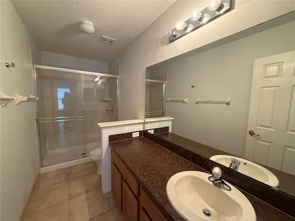 For Rent: $1,900 (3 beds, 2 baths, 1480 Square Feet)