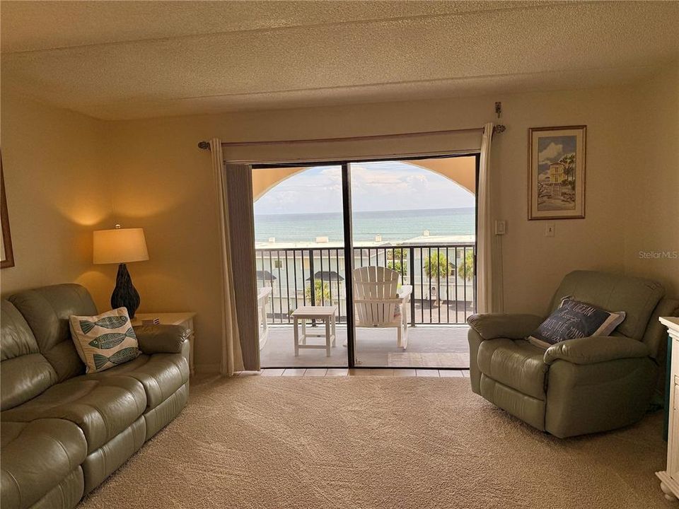 For Sale: $404,000 (2 beds, 2 baths, 1137 Square Feet)