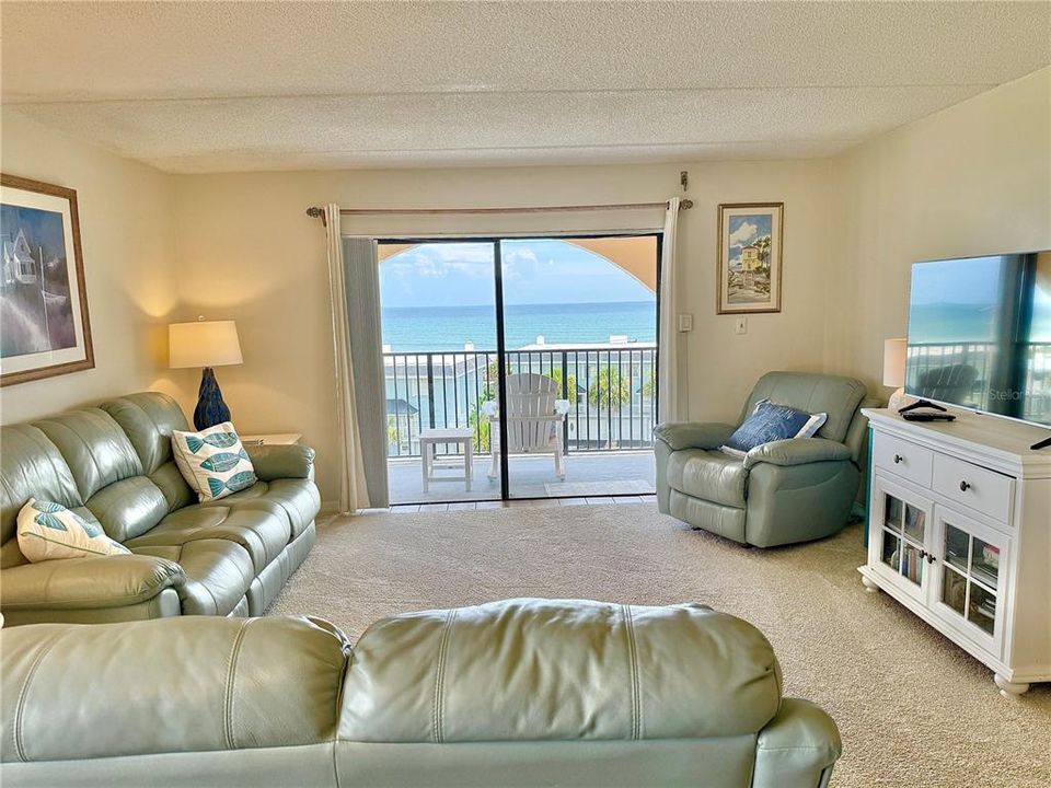 For Sale: $404,000 (2 beds, 2 baths, 1137 Square Feet)