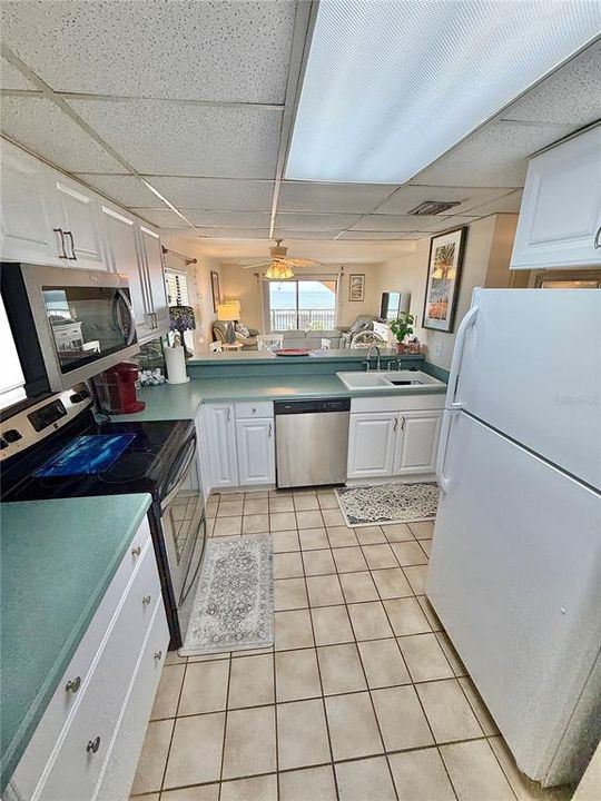 For Sale: $404,000 (2 beds, 2 baths, 1137 Square Feet)