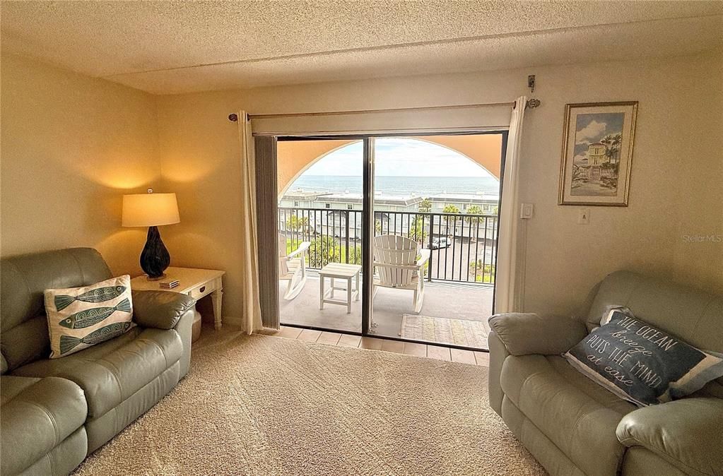 For Sale: $404,000 (2 beds, 2 baths, 1137 Square Feet)