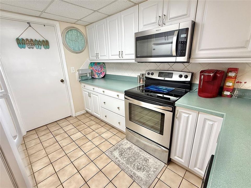 For Sale: $404,000 (2 beds, 2 baths, 1137 Square Feet)