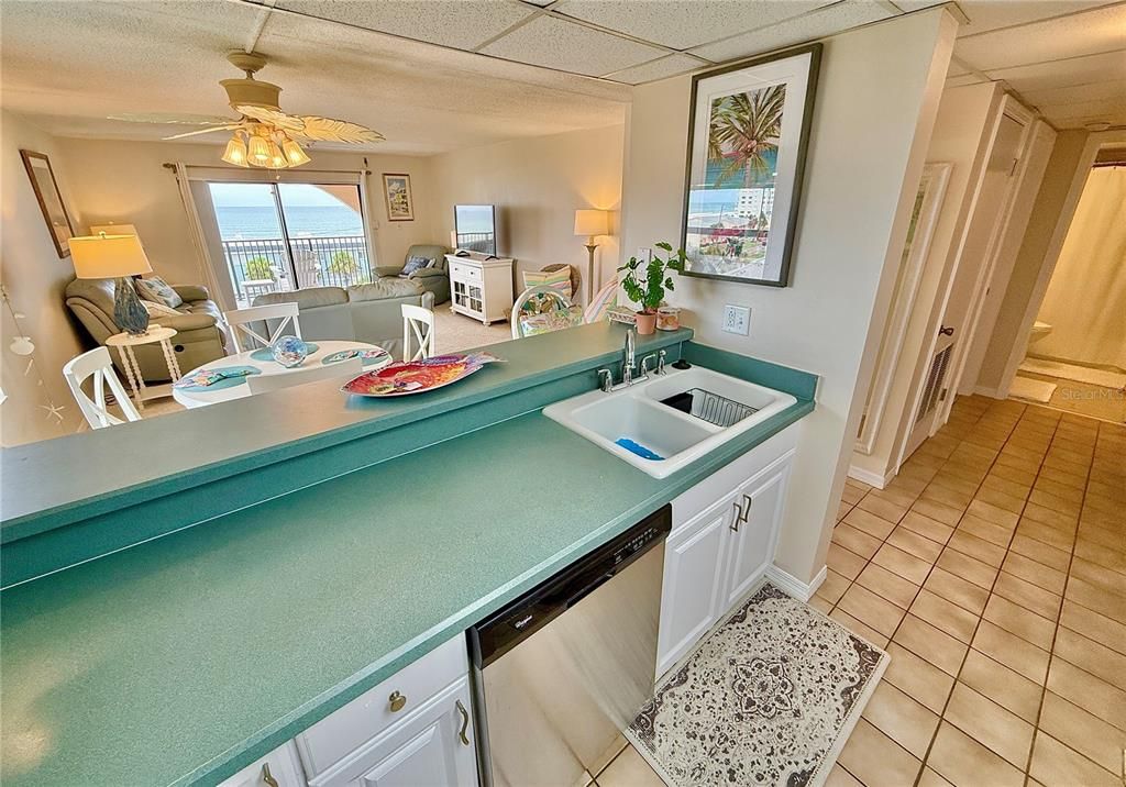 For Sale: $404,000 (2 beds, 2 baths, 1137 Square Feet)