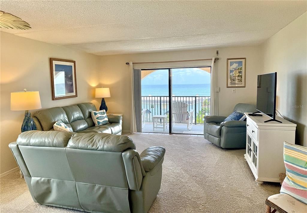 For Sale: $404,000 (2 beds, 2 baths, 1137 Square Feet)