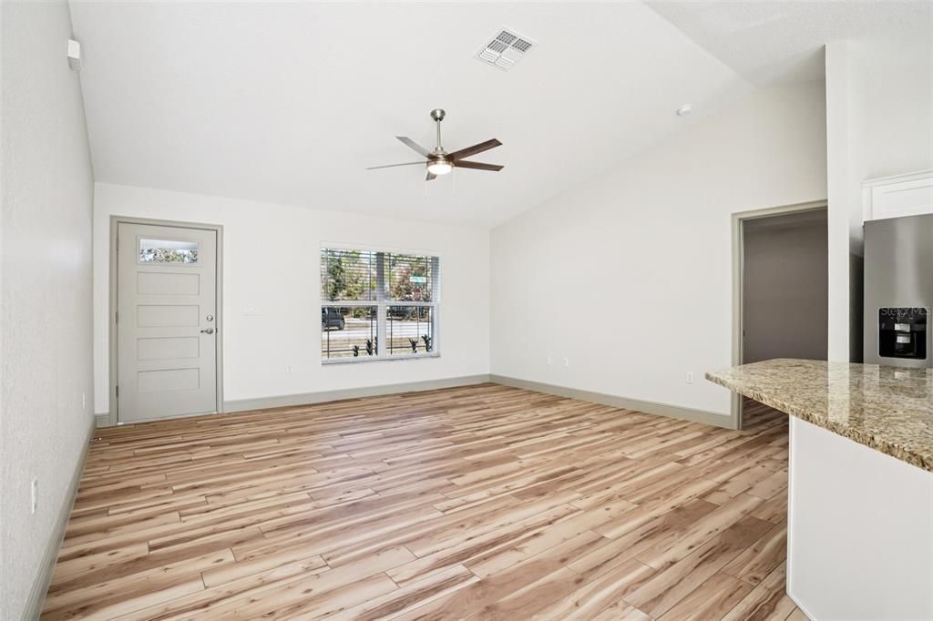 For Sale: $294,900 (4 beds, 2 baths, 1473 Square Feet)