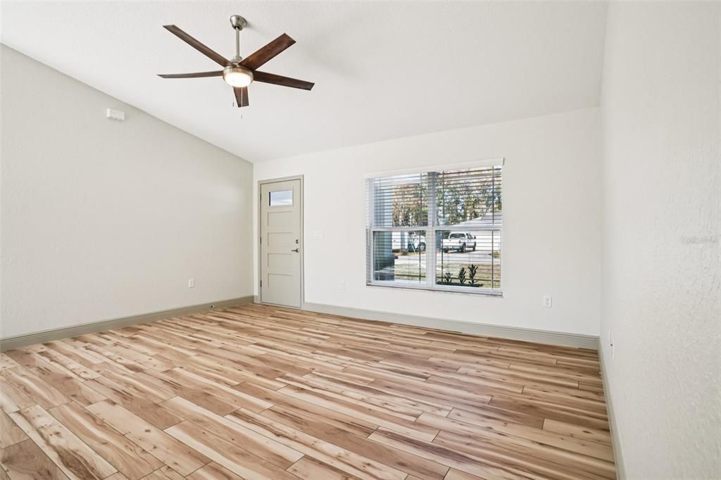 For Sale: $294,900 (4 beds, 2 baths, 1473 Square Feet)