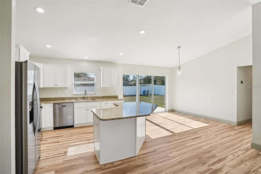 For Sale: $294,900 (4 beds, 2 baths, 1473 Square Feet)