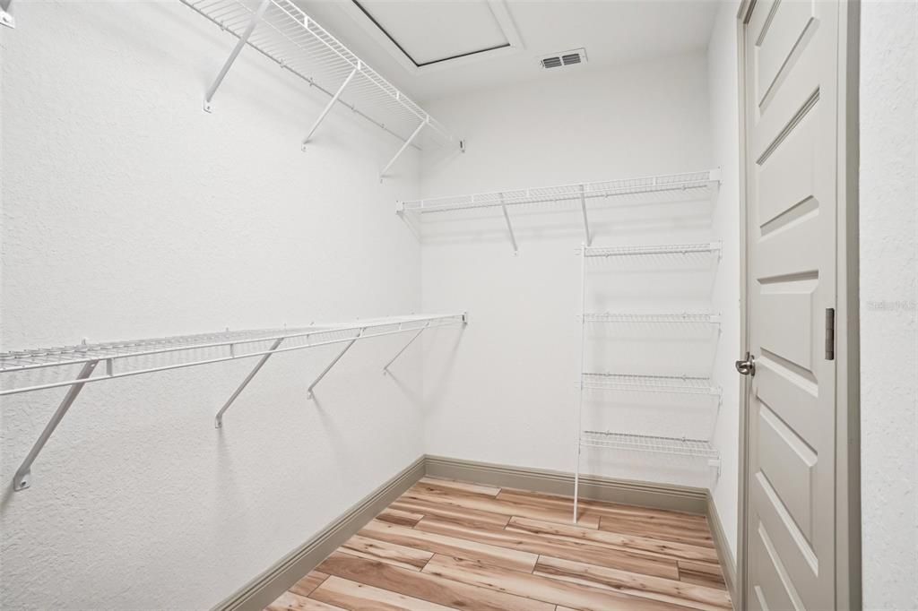 For Sale: $294,900 (4 beds, 2 baths, 1473 Square Feet)