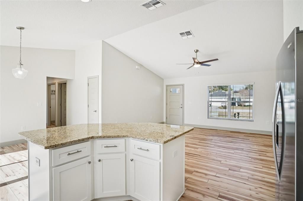 For Sale: $294,900 (4 beds, 2 baths, 1473 Square Feet)