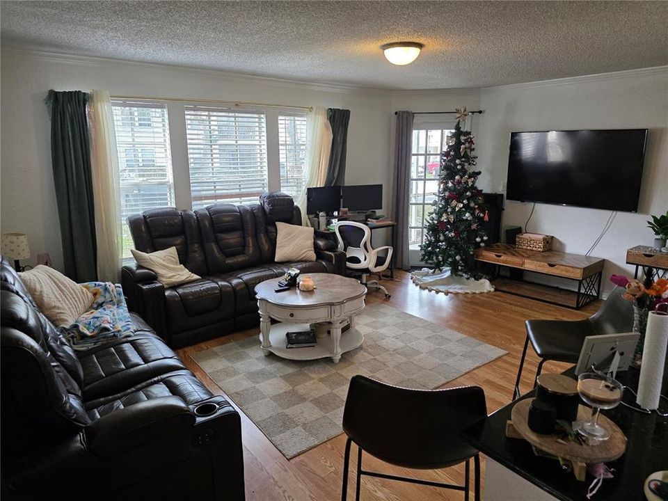 出租: $1,500 (1 贝兹, 1 浴室, 827 平方英尺)