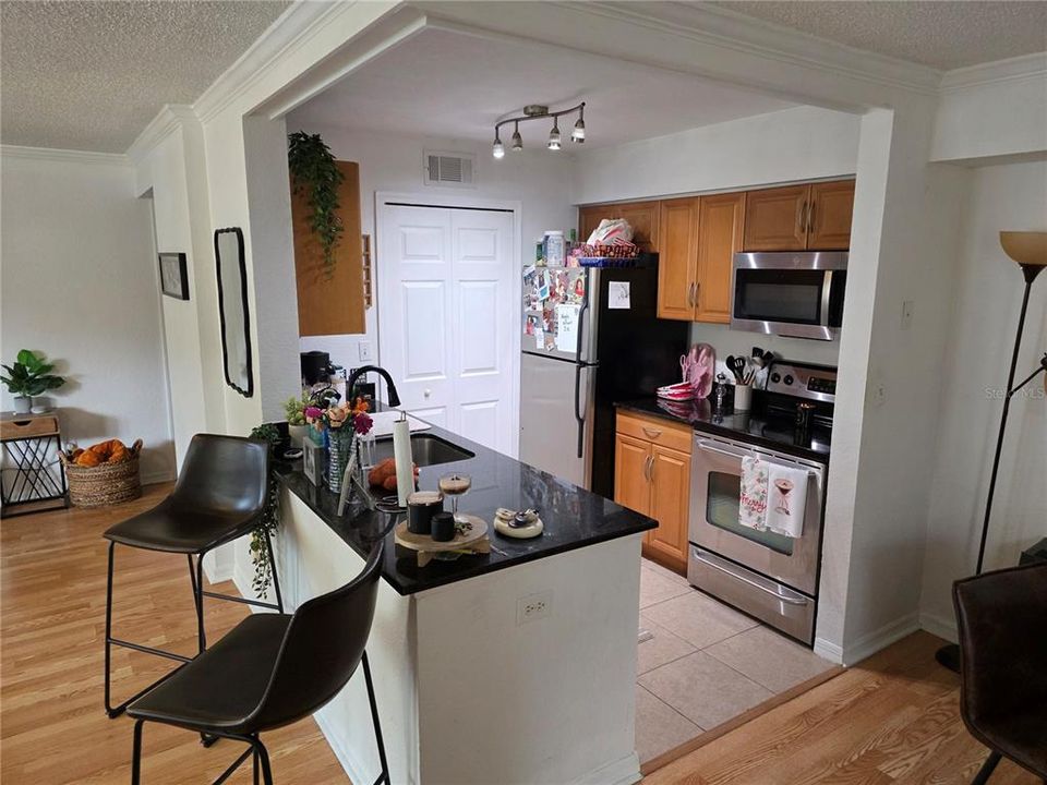 出租: $1,500 (1 贝兹, 1 浴室, 827 平方英尺)