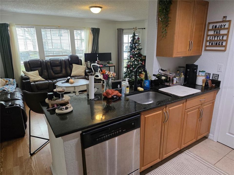 出租: $1,500 (1 贝兹, 1 浴室, 827 平方英尺)