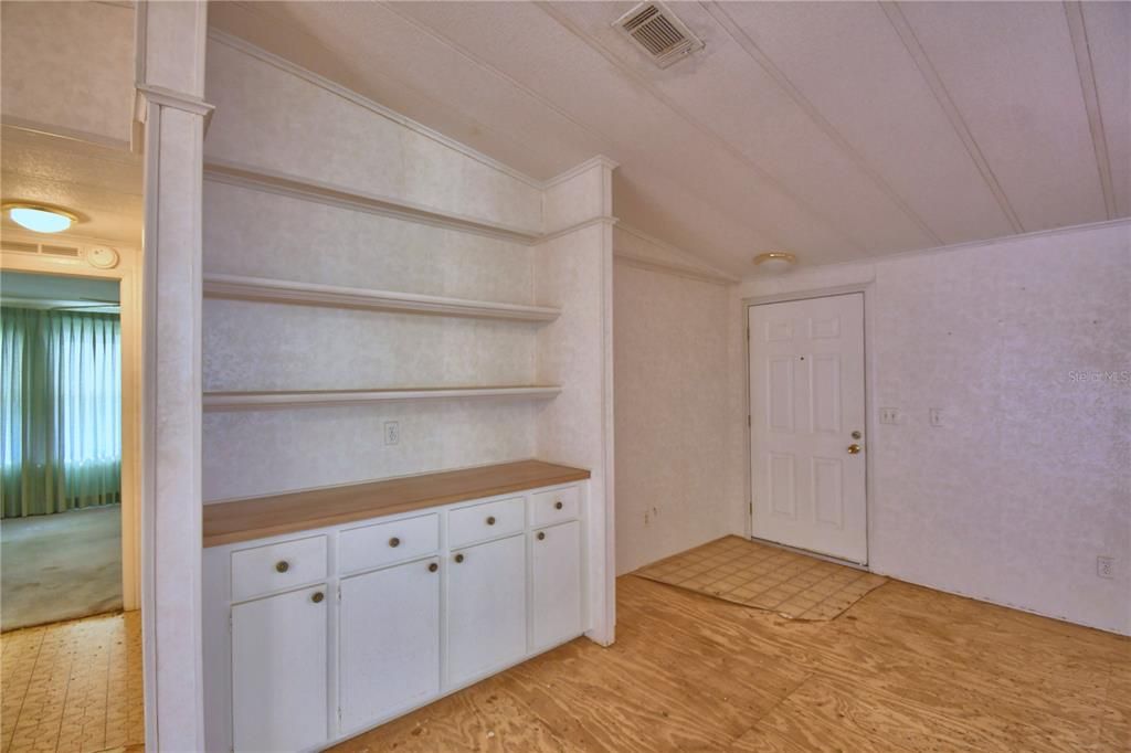 На продажу: $74,900 (2 спален, 2 ванн, 1488 Квадратных фут)