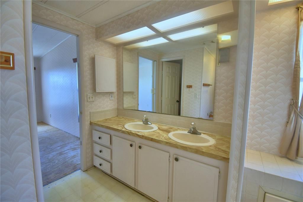 На продажу: $74,900 (2 спален, 2 ванн, 1488 Квадратных фут)