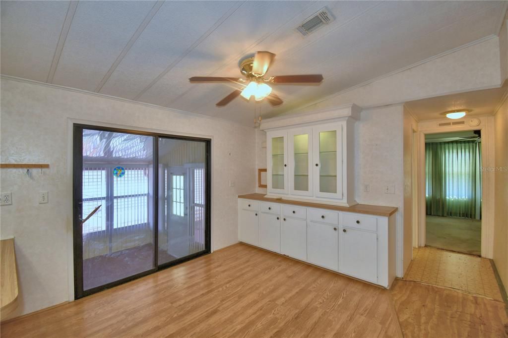 На продажу: $74,900 (2 спален, 2 ванн, 1488 Квадратных фут)