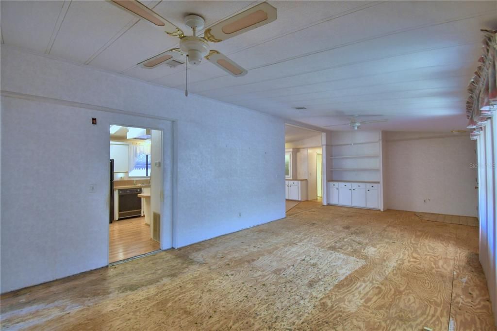 На продажу: $74,900 (2 спален, 2 ванн, 1488 Квадратных фут)