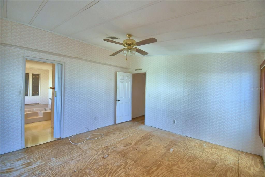 На продажу: $74,900 (2 спален, 2 ванн, 1488 Квадратных фут)