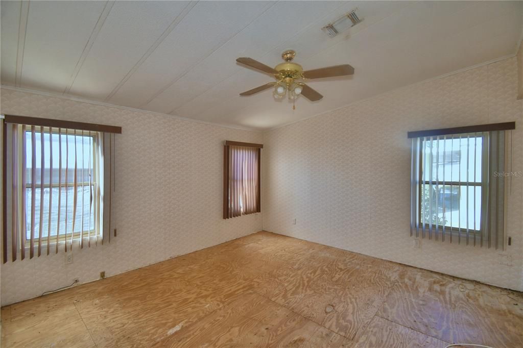 На продажу: $74,900 (2 спален, 2 ванн, 1488 Квадратных фут)