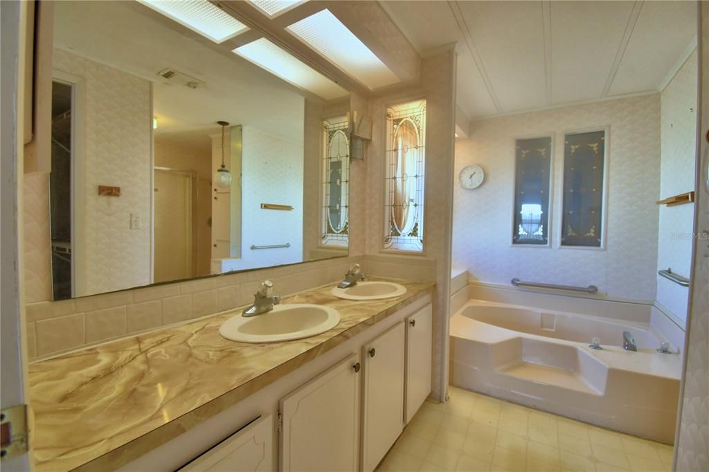 На продажу: $74,900 (2 спален, 2 ванн, 1488 Квадратных фут)